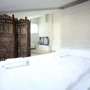 verificați disponibilitatea