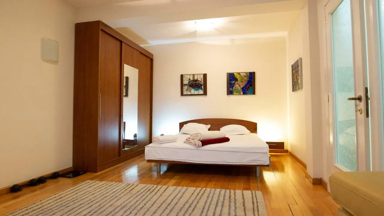 Nicole'S Apartment Bucharest Romania