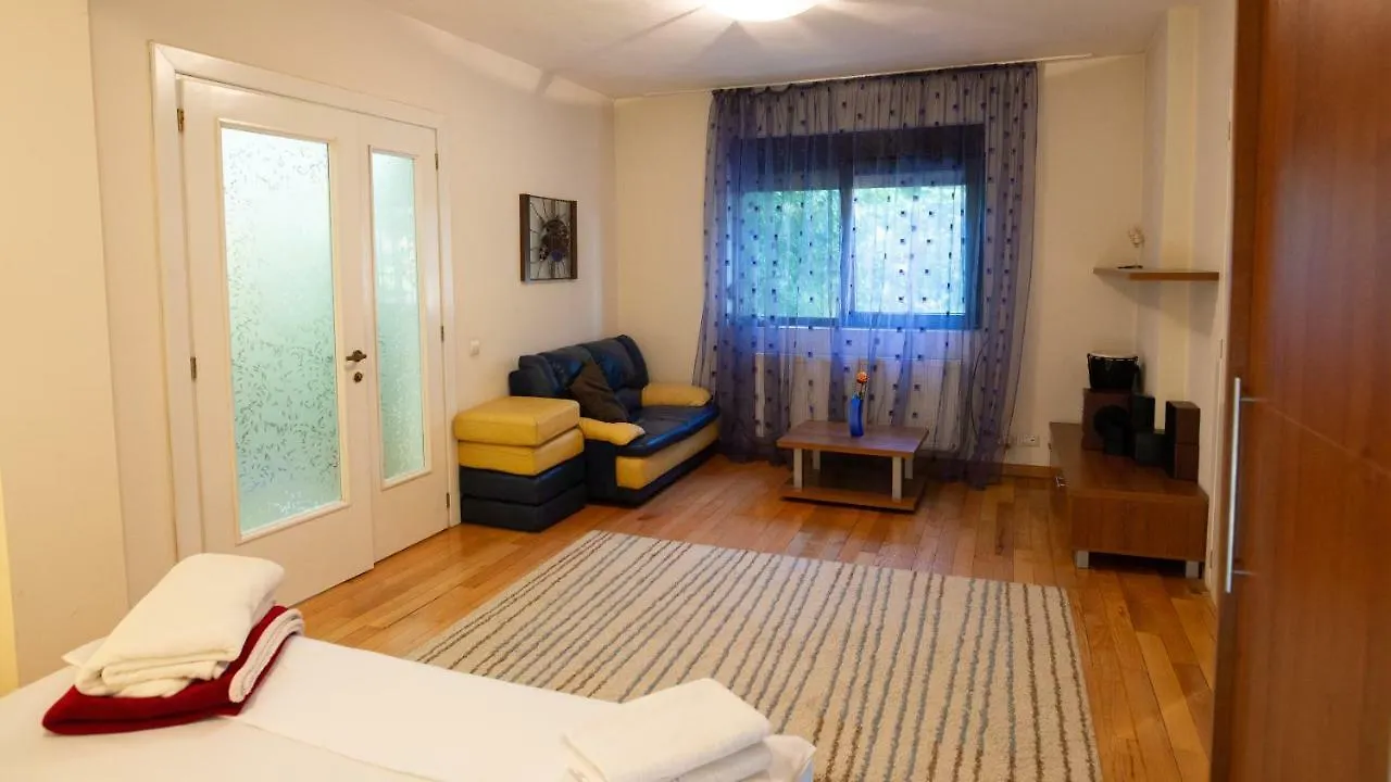 Nicole'S Apartment Bucharest